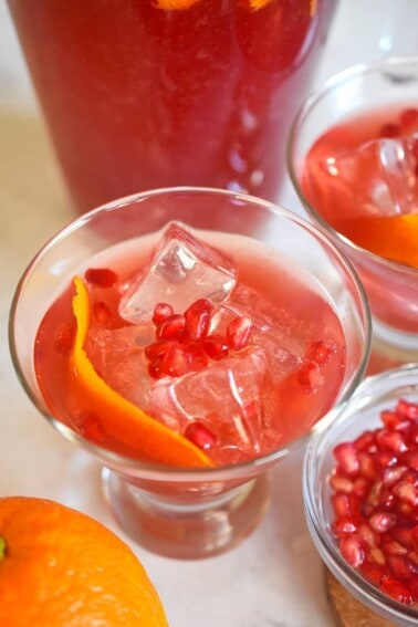 This Whole30-friendly Pomegranate Orange Mocktail is perfect for all your partygoers who want a bubbly and zesty non-alcoholic drink! 